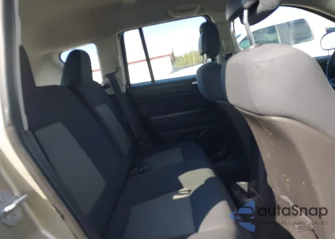 2010 Jeep Compass Sport z USA, uszkodzony, nr VIN 1J4NT4FBXAD561095